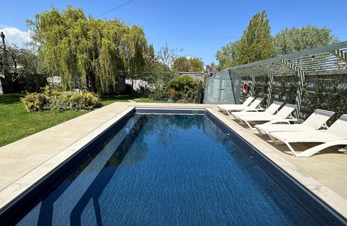 Herne Bay House | 250m from the beach with a private heated pool!
