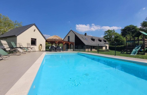 Isigny-le-Buat House | 268 m² Gîte ∙ 6 bedrooms ∙ 15 guests