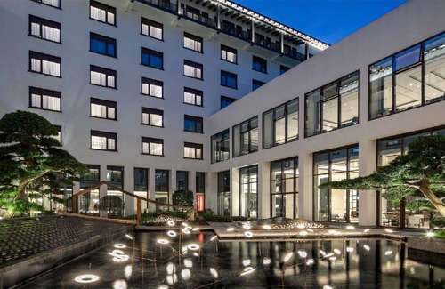 Tongxiang Hotel | 268 m² Hotel ∙ 3 bedrooms ∙ 127 guests