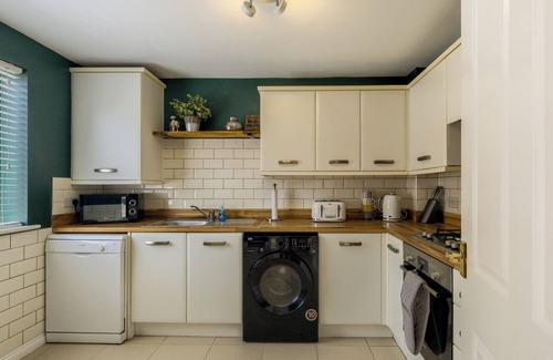 Thringstone House | 26WWC Sleeps 5 |Private Parking | Arena Coventry