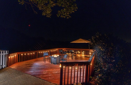 Pleasant View Cabin | 28 Min from Nashville Quiet Log Cabin W/Pool & Spa Sleeps 16