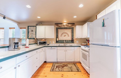 Valley of the Blue Cottage | 281 Sally Circle by Summit County Mountain Retreats