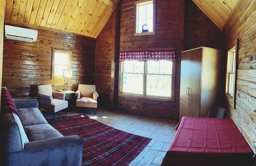 Columbia Falls House | #29 - Flagpole View Cabins - Deluxe Cabin
