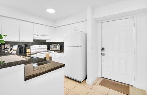 Mission Bay Apartment | 290B - Boca Retreat w/Pool, Parking, Near Evert Tennis & Shops