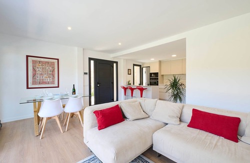 Vidreres Villa | 2AGN02 - Modern house with private pool located in a residential area.