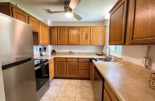 Daytona Beach House | 2B/2B less than 10 minutes from the beach - Newly Remodeled Home