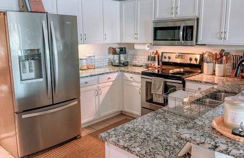 Gateway House | 2BD 2.5BR Private Gated Lakefront Denver Property near Airport and Downtown