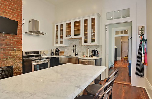 East Riverside House | 2bd/2b Irish Channel live local
