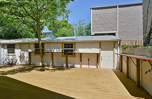 East Riverside House | 2bd/2b Irish Channel live local