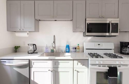 Alhambra Apartment | 2BD/2BA Apartment in DT ALhambra