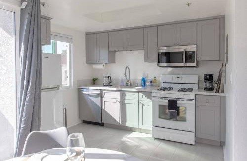 Alhambra Apartment | 2BD/2BA Apartment in DT ALhambra