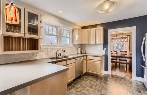 West Highland House | 2bd 2ba Highlands Bungalow I Fire pit I Backyard