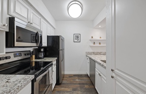South Scottsdale Condo | 2bd, 2ba, Old Town, Pet Friendly, Pool, Balcony
