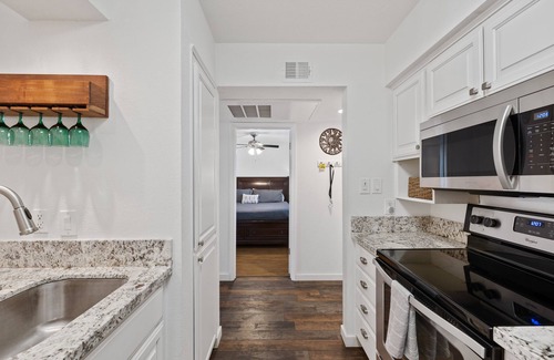 South Scottsdale Condo | 2bd, 2ba, Old Town, Pet Friendly, Pool, Balcony