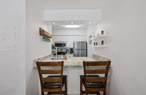 South Scottsdale Condo | 2bd, 2ba, Old Town, Pet Friendly, Pool, Balcony