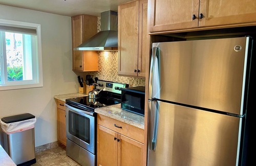 Kahaluu Bay House | 2Bd/2Ba Townhouse with full kitchen steps away from ocean