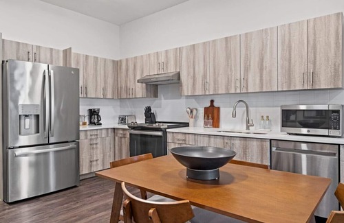 Hanover Place Apartment | 2Bd/2Ba w/Gym+Uptown Theater