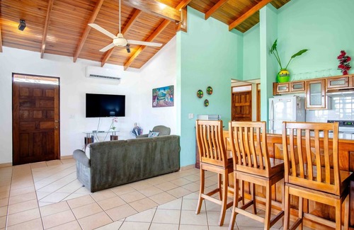 Coco Condo | 2BD Beauty With Big Pool - Walk to Beach