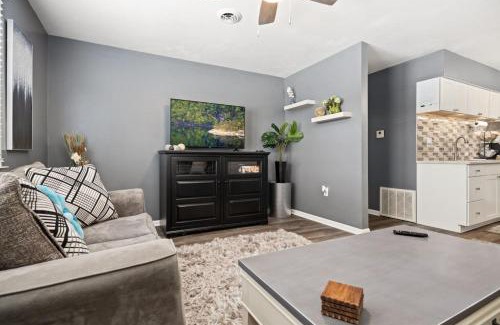 Bartonville House | 2BD in Bartonville close to DT Peoria