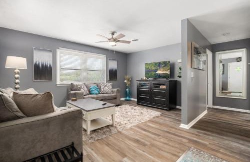 Bartonville House | 2BD in Bartonville close to DT Peoria