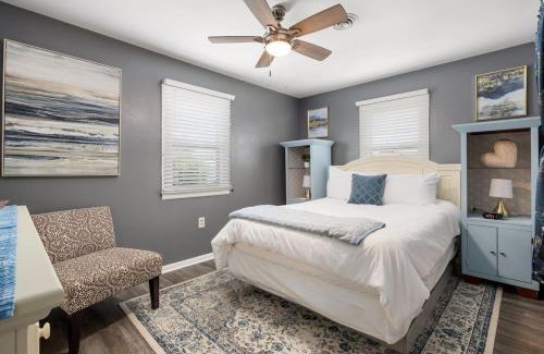 Bartonville House | 2BD in Bartonville close to DT Peoria