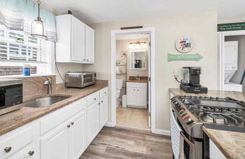 Hampton Condo | 2BD Island Section Gem Pet Friendly Walk to Sand Weekly Discount