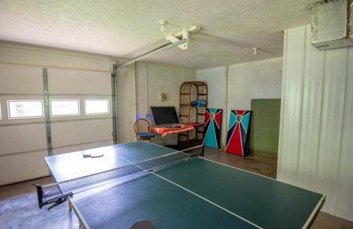 Crumpler House | 2Bd Riverfront with Expansive Outdoor Space, River Access, Fire Pit