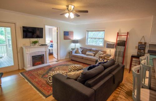 Crumpler House | 2Bd Riverfront with Expansive Outdoor Space, River Access, Fire Pit