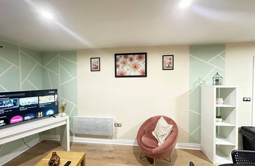 Sudbury Apartment | 2BDR En suite Wembley Apartment Retreat