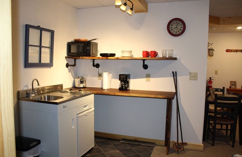 East Burke Apartment | 2bdrm East Burke Apt *Great Location*