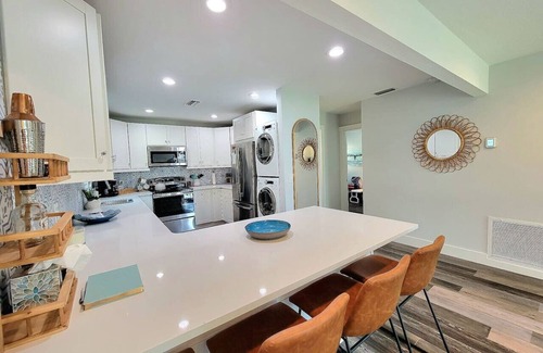 South Gate Ridge House | 2Bed/1Bath Entire House Mins to Beach+Downtown