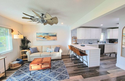 South Gate Ridge House | 2Bed/1Bath Entire House Mins to Beach+Downtown