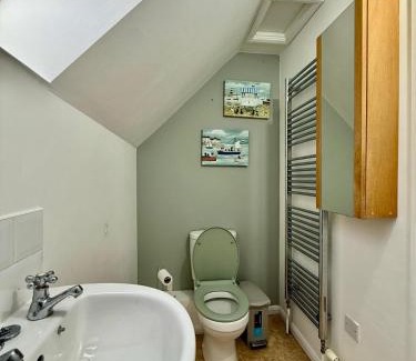 Hook Apartment | 2Bed Cottage Near Odiham Castle Scenic Field Views