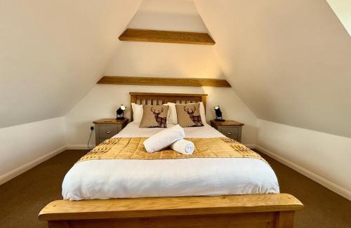 Hook Apartment | 2Bed Cottage Near Odiham Castle Scenic Field Views