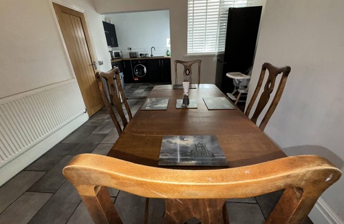 Palterton House | 2bed - garden-pets-freeparking-M1connections