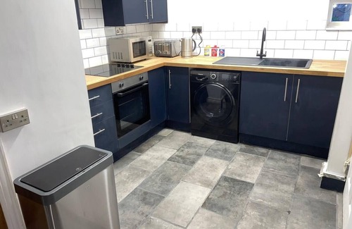 Palterton House | 2bed - garden-pets-freeparking-M1connections