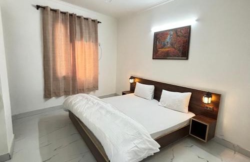 South West Apartment | 2bhk near IGI Airport New Delhi Yashobhoomi Manipal and Venkateshwar Hospital