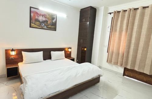South West Apartment | 2bhk near IGI Airport New Delhi Yashobhoomi Manipal and Venkateshwar Hospital