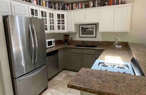West Hollywood House | 2BR 1Bath WeHo craftsman BACKYARD PARADISE - dog heaven
