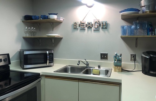 Sussex County Condo | 2BR 2BA condo parking, pool. Walk to beach, restau, minigolf waterpark, arcade