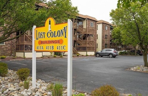 Sussex County Condo | 2BR 2BA condo parking, pool. Walk to beach, restau, minigolf waterpark, arcade