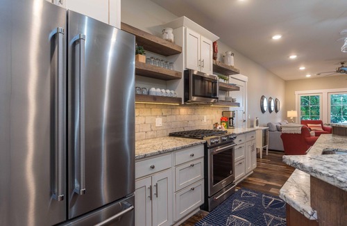 Nisswa Condo | 2BR/2BA Lakeside w/Fireplace - Beach is Right Outside Your Door