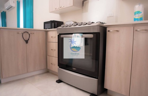 Discovery Bay House | 2br & 2ba Puerto Seco Beach Club VIP Access, 24hr Security , Gated Community
