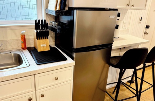 Woodland Hills House | 2BR/2BA with 2 Lofts, 2 Kitchenettes & 2 Laundries