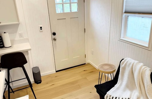 Woodland Hills House | 2BR/2BA with 2 Lofts, 2 Kitchenettes & 2 Laundries