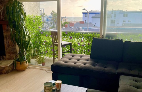Hermosa Beach Condo | ✅2Br-2Bth🌴1/2 Block off Hermosa Beach Sand 🌊Ocean View 🚗 2 Garage Parking