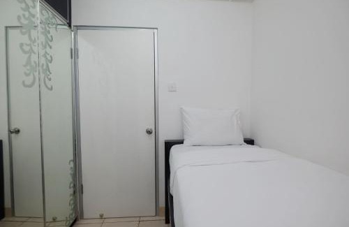 Pluit Apartment | 2BR Apartment Green Bay with Direct Access to Baywalk Mall By Travelio