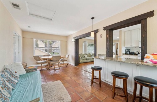 Crescent Lake Apartment | 2BR Apt at Crescent Lake!