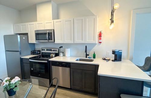 Elizabeth Apartment | 2BR apt next to EWR 5373