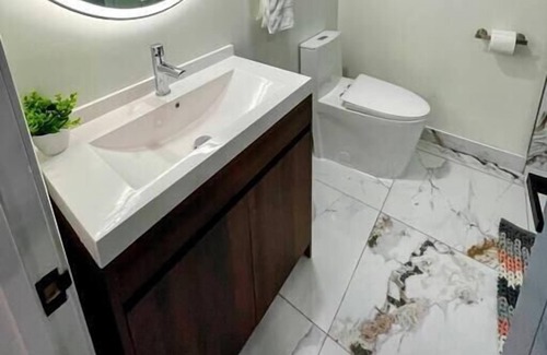 Vaughan House | 2BR Apt with Modern Comforts